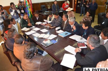 Cobertura de una negociación interinstitucional
