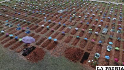 Los muertos en la segunda ola de Covid-19 incrementaron en Perú /AP Foto/Rodrigo Abd