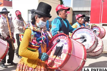 Las mujeres no solamente bailaron, también fueron parte de las bandas