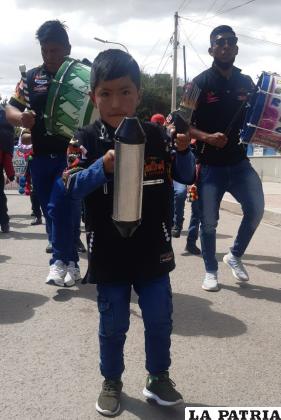 Así como él varios niños integraron las bandas de música autóctona este sábado 