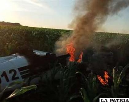 Avioneta con matrícula de Bolivia cae y se incendia en Paraguay; presumen que transportaba droga /EL DEBER
