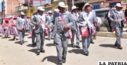 Bloque “Los Ahijados” desbordan felicidad 