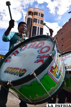 “La Pagador” inunda con alegría la entrada de Comparsas
