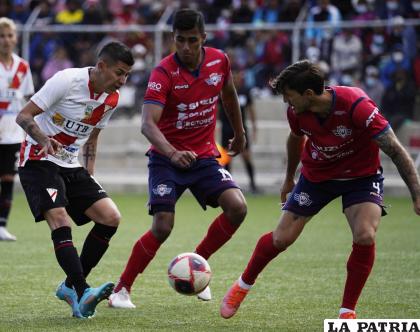 Wilstermann le cerró todos los espacios al “millonario” que no encontró la ruta del gol /APG