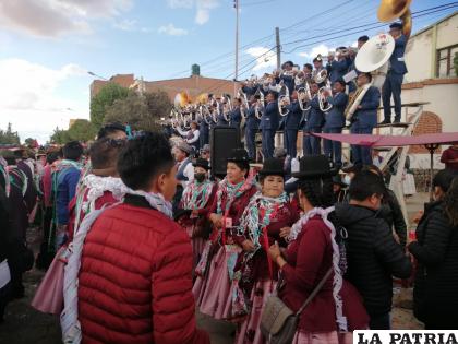 Comparsas de la zona Sur demostraron sus mejores galas /LA PATRIA