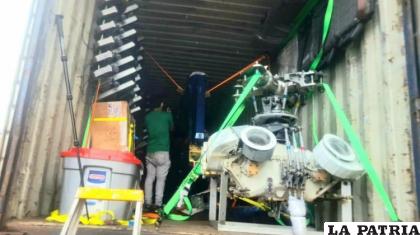 Una pieza del helicóptero decomisado por la Aduana Nacional / Aduana Nacional