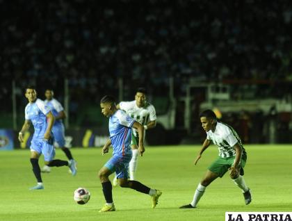 Los celestes hicieron mejor las cosas ante su clásico rival y se llevaron tres puntos de oro /APG