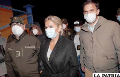 Jeanine Áñez junto con el ministro de Gobierno, Eduardo del Castillo en el momento de su aprehensión /El Comunista