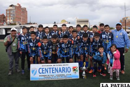 Futuro FC gallardo campeón de la Sub-14 /LA PATRIA