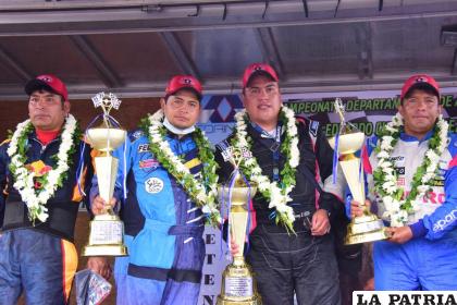 Richard Álvarez con Josué Vidal los ganadores de la Clase R2B /LA PATRIA