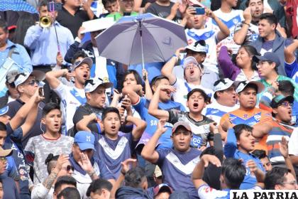 La hinchada del crédito orureño espera la resurrección del “santo” 
/LA PATRIA