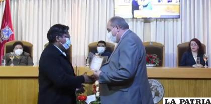  Entrega de reconocimientos al matutino / LA PATRIA 

