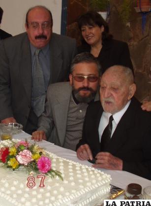 Enrique Miralles junto a Carlos Bedregal y Marcelo Miralles Bová en el aniversario 87 de LA PATRIA