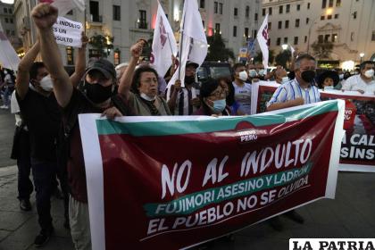 Manifestantes protestan contra la decisión del Tribunal Constitucional de Perú /AP Foto /Martín Mejía
