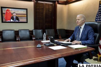 El presidente estadounidense Joe Biden durante una videollamada con su homólogo chino Xi Jinping /Casa Blanca vía AP
