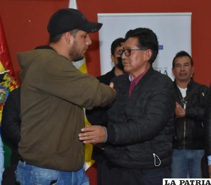 El acuerdo se firmó la noche del viernes entre el ministro Pary y dirigentes del magisterio /APG