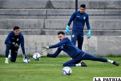 Guillermo Viscarra podría ser titular en ausencia de Carlos Lampe /FBF