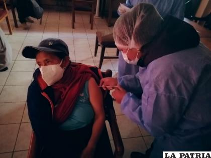 Científicos analizarán la aplicación de la cuarta dosis /LA PATRIA