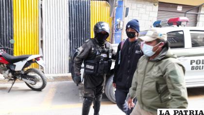 El colombiano es conducido a la fuerza anticrimen /LA PATRIA