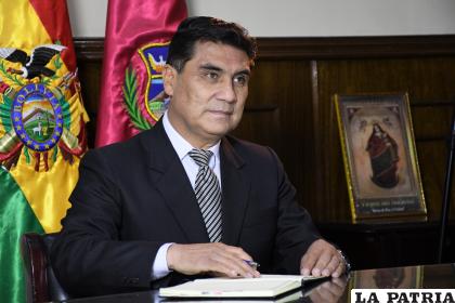 Su formación como médico, abogado y su recorrido en la gestión pública juegan a su favor /GAD-ORU