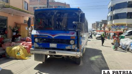 El microbús afectado, hacía su trayecto por la misma ruta  / LA PATRIA