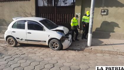 El automóvil presentaba daños en su estructura /LA PATRIA