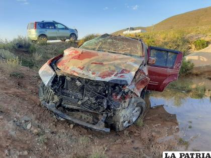 El motorizado quedó inservible tras el vuelco /LA PATRIA