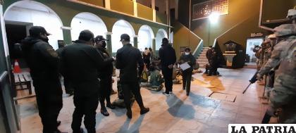 Los 25 ladrones de mineral en instalaciones de la fuerza anticrimen /LA PATRIA