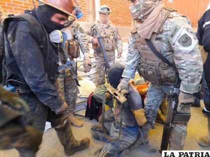 El arma encontrada en posesión de los ladrones /LA PATRIA
