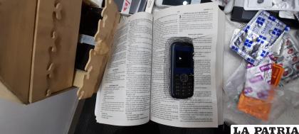 Un interno ocultó un celular dentro de una biblia /LA PATRIA