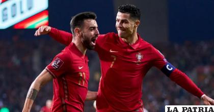 Buno Fernandes y Cristiano Ronaldo celebran el triunfo de Portugal /ovacion.pe