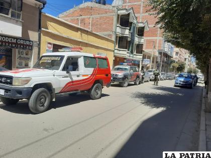 El personal de Homicidios junto a la Fiscalía procesaron la escena del hecho / LA PATRIA
