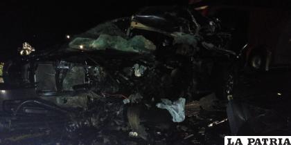 El vehículo quedó completamente destrozado / Cortesía
