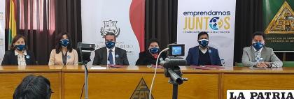 Los representantes de varias entidades en la firma de la carta /FEPO