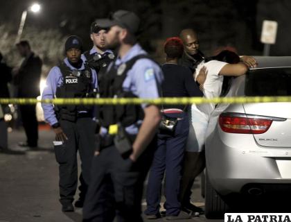 Imagen afuera de una casa donde un niño de 10 años disparó y mató a su hermano de 12, cuando estaban jugando con un arma /David Carson /St. Louis Post-Dispatch vía AP