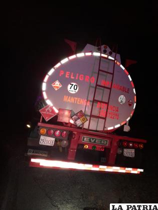 El camión cisterna transportaba gasolina a Tarija /LA PATRIA
