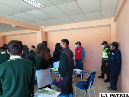 Estuvieron haciendo la revisión en dos colegios de Huanuni /SEG. CIUDADANA