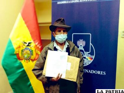 Hugo Gonzales es el décimo quinto ciudadano en postularse /SENADO