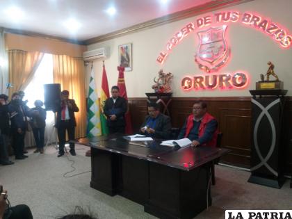 Secretaría Departamental de Administración y Finanzas Publicas y de Asuntos Jurídicos muestran pasaje de avión del gobernador /LA PATRIA
