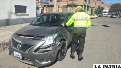 Una vagoneta registró daños materiales tras ser impactada /LA PATRIA