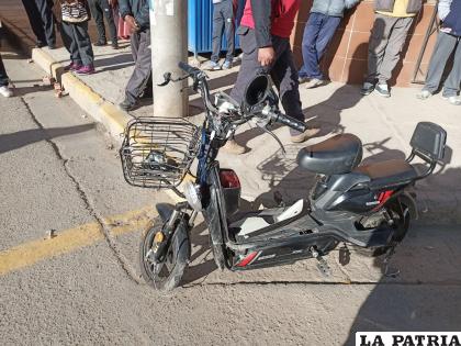 La motociclista fue socorrida a un nosocomio /Cortesía
