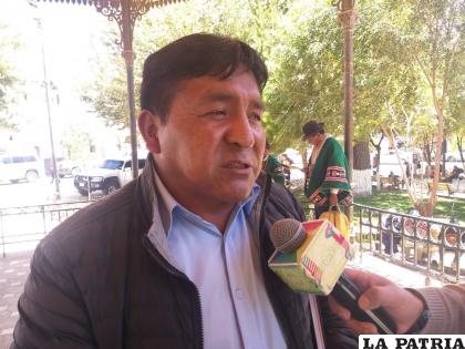 Alcalde de Corque, Félix Mamani Fernández, explicó los alcances de la reunión con la Gobernación /LA PATRIA