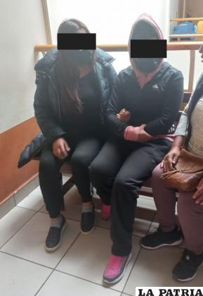 Las implicadas antes de ingresar a su audiencia cautelar /Cortesía 
