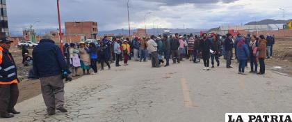Urbanización Vida Nueva bloqueó la carretera a Capachos /GAMO