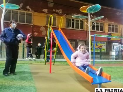 Niños disfrutan del Parque ??Simón Bolívar? revitalizado /LA PATRIA
