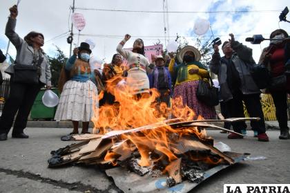 Las mujeres se movilizaron durante un día para exigir respeto de la sociedad machista /APG
