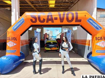 Belleza y motores se unieron en la jornada de inspección técnica /LA PATRIA
