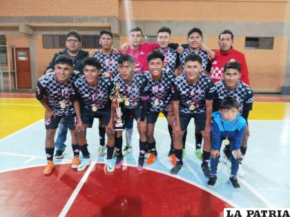 El equipo de Fantasmas Morales Moralitos digno campeón de la categoría Juvenil /LA PATRIA