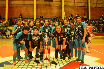 Jugadoras de Fetsal, se consagraron campeonas en la división Damas /LA PATRIA
