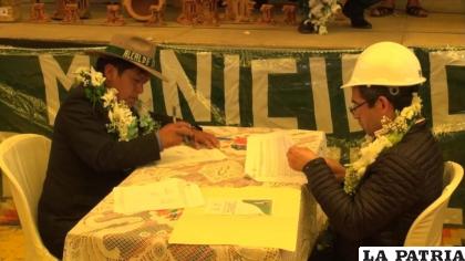Firma de convenio entre Caracollo y la UPRE garantiza la construcción del hospital de segundo nivel /GAD-ORU